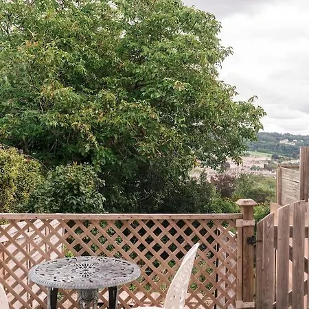 Garden Flat With Bath Skyline Views & Private Patio Apartment Exterior photo