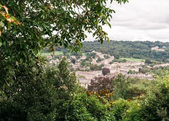Garden Flat With Bath Skyline Views & Private Patio