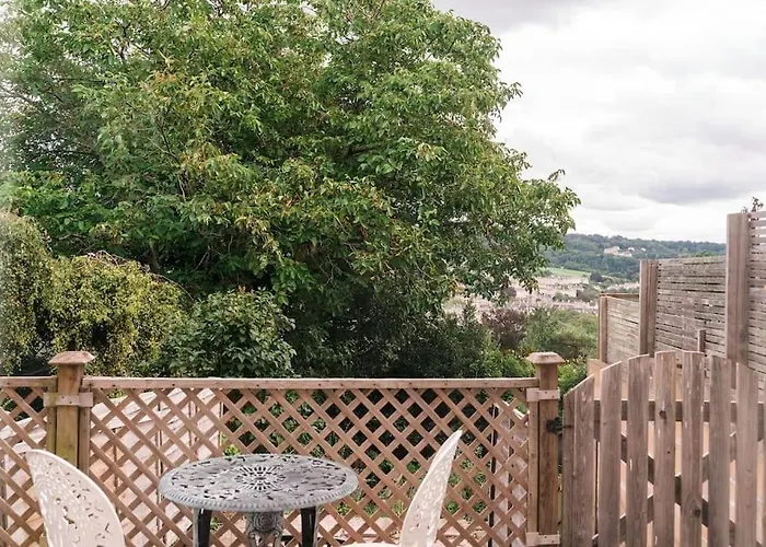 Garden Flat With Bath Skyline Views & Private Patio