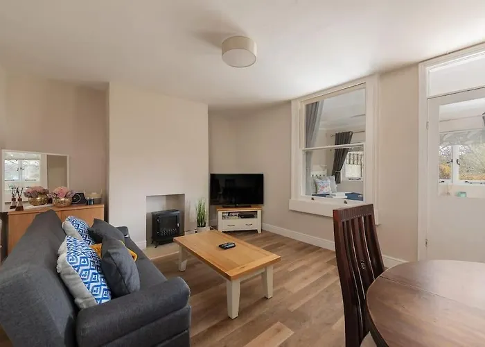 Garden Flat With Bath Skyline Views & Private Patio