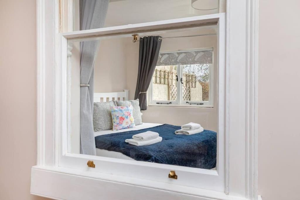 Garden Flat With Skyline Views & Private Patio Apartment