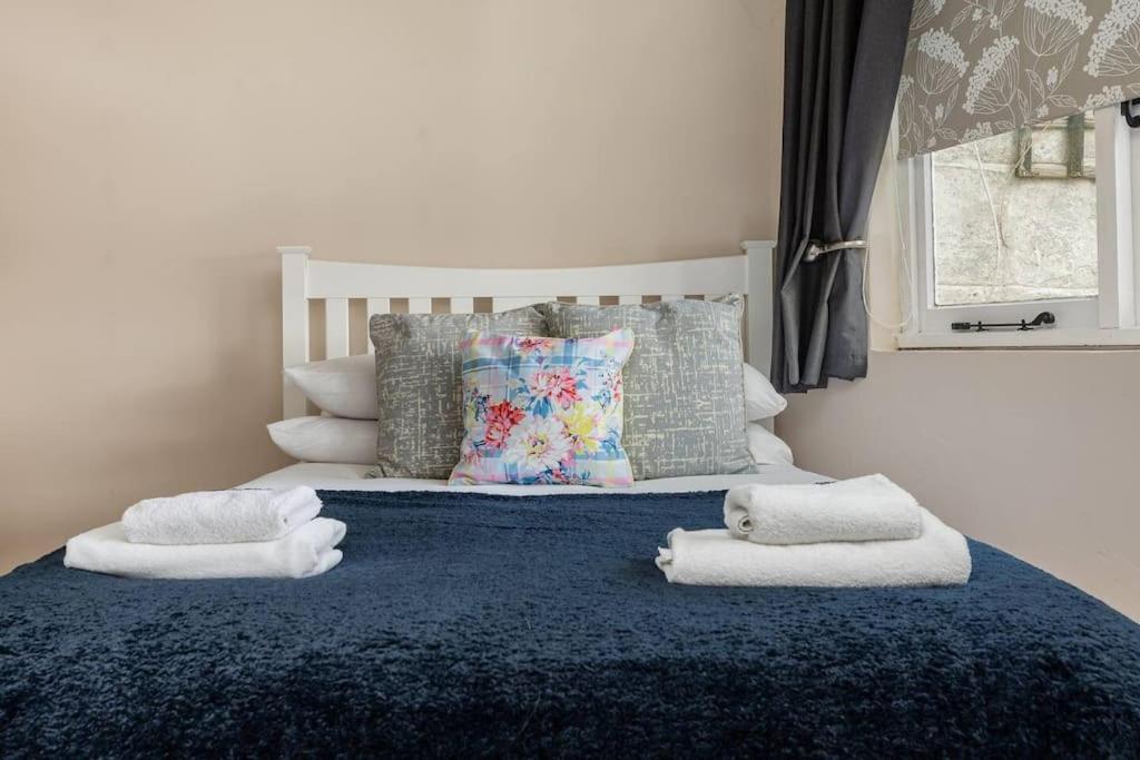 Garden Flat With Skyline Views & Private Patio Bath