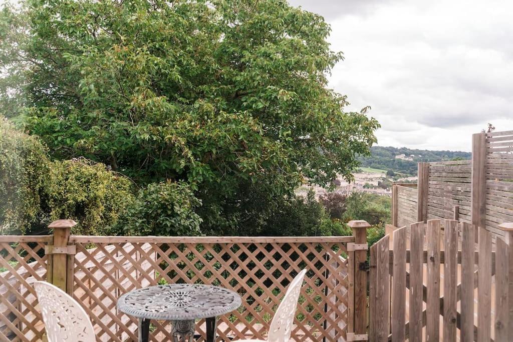 Garden Flat With Skyline Views & Private Patio * Bath