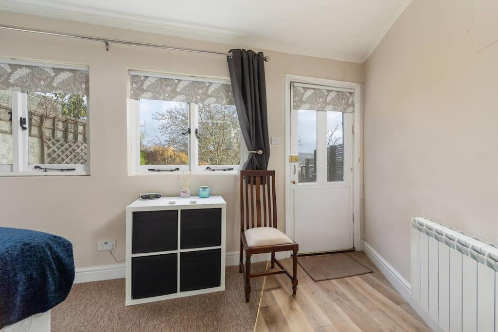 Apartment Garden Flat With Skyline Views & Private Patio Bath