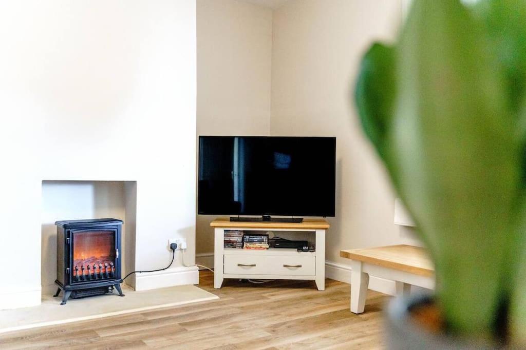 Garden Flat With Skyline Views & Private Patio *